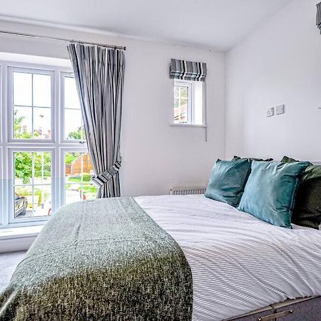 Entire House Sleeps 8 Near The River Thames Maidenhead Bagian luar foto