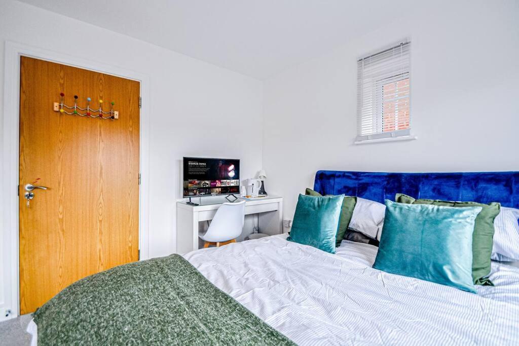 Entire House Sleeps 8 Near The River Thames Maidenhead Bagian luar foto