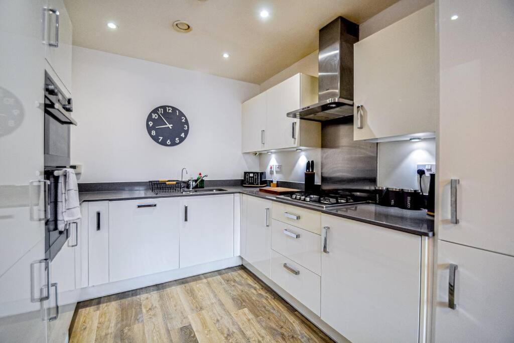 Entire House Sleeps 8 Near The River Thames Maidenhead Bagian luar foto