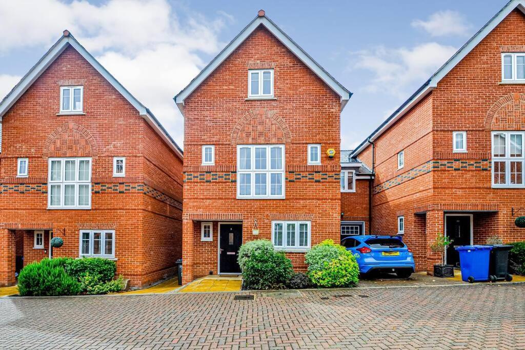 Entire House Sleeps 8 Near The River Thames Maidenhead Bagian luar foto