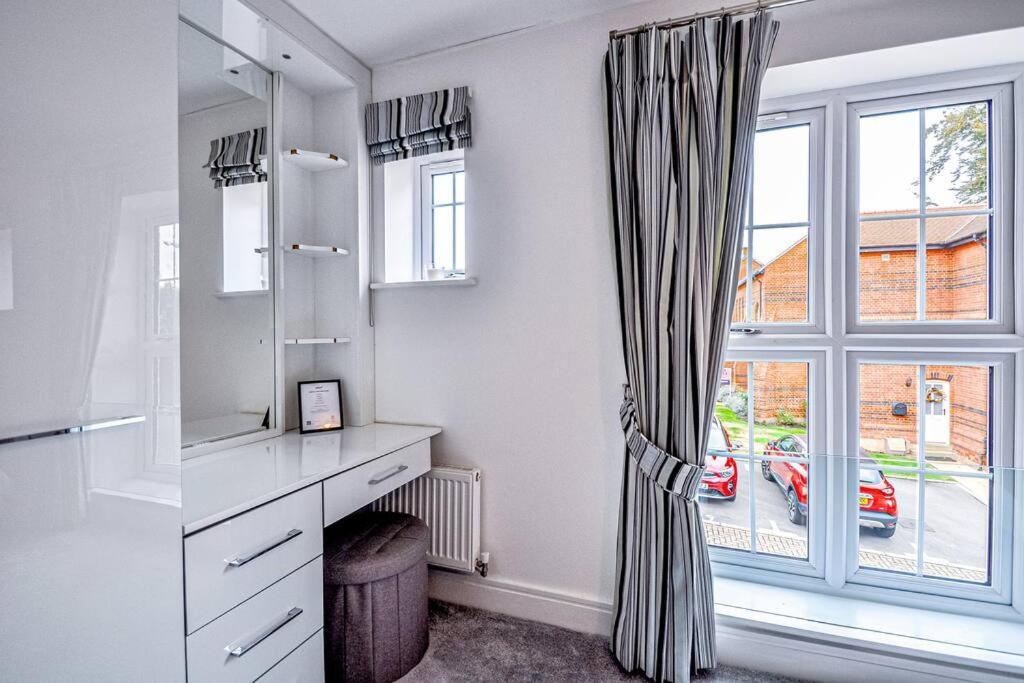 Entire House Sleeps 8 Near The River Thames Maidenhead Bagian luar foto