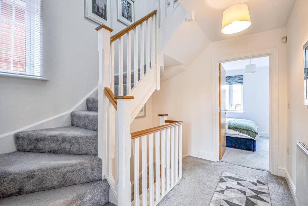 Entire House Sleeps 8 Near The River Thames Maidenhead Bagian luar foto