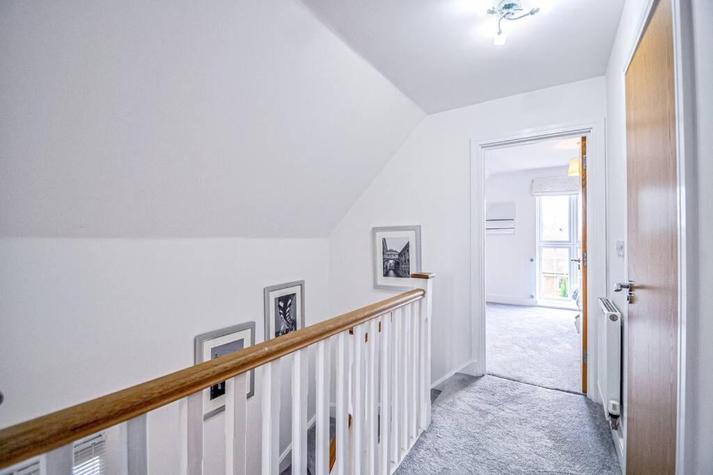 Entire House Sleeps 8 Near The River Thames Maidenhead Bagian luar foto