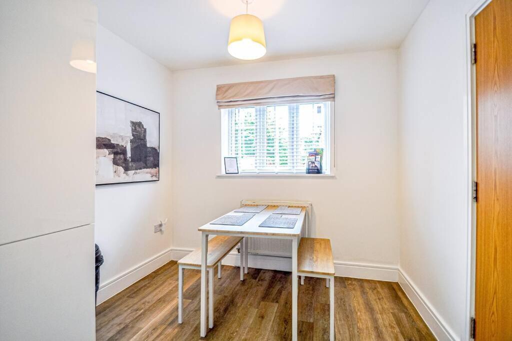 Entire House Sleeps 8 Near The River Thames Maidenhead Bagian luar foto