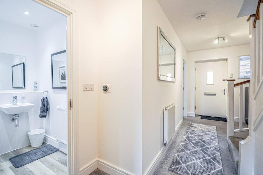 Entire House Sleeps 8 Near The River Thames Maidenhead Bagian luar foto