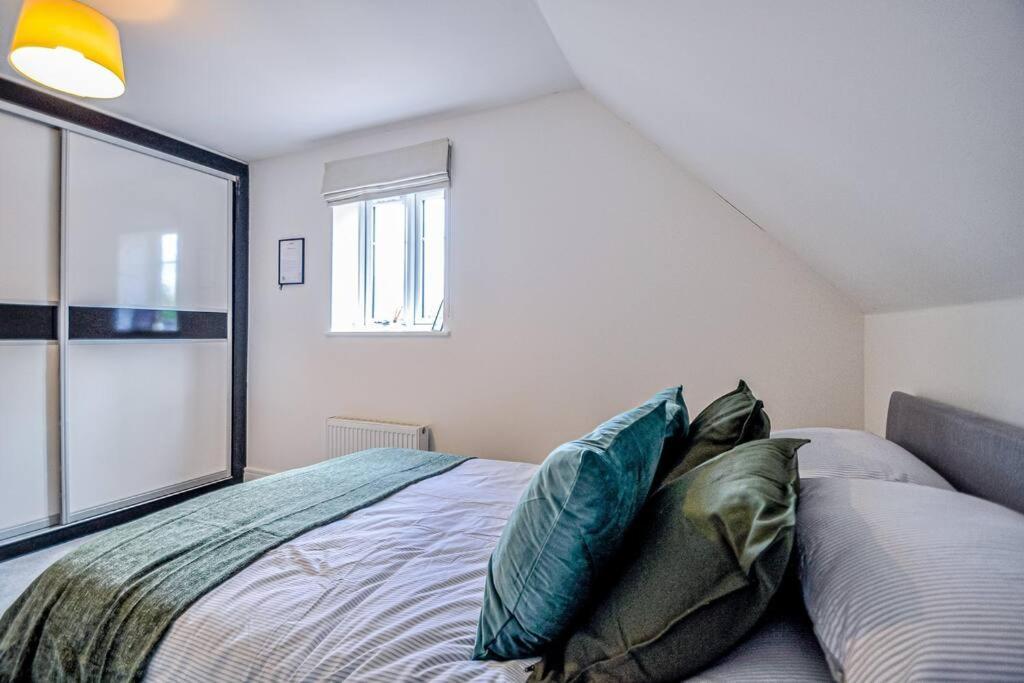 Entire House Sleeps 8 Near The River Thames Maidenhead Bagian luar foto