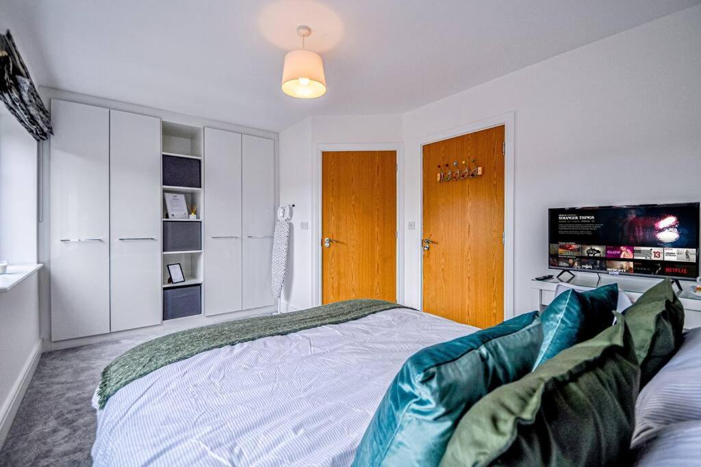 Entire House Sleeps 8 Near The River Thames Maidenhead Bagian luar foto