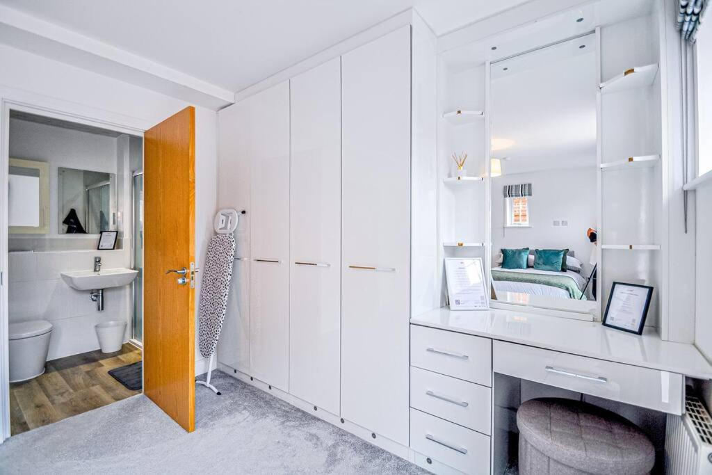 Entire House Sleeps 8 Near The River Thames Maidenhead Bagian luar foto