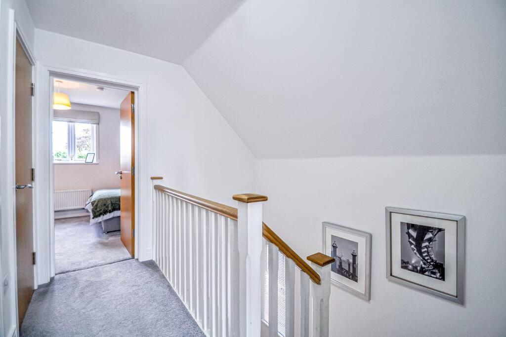 Entire House Sleeps 8 Near The River Thames Maidenhead Bagian luar foto