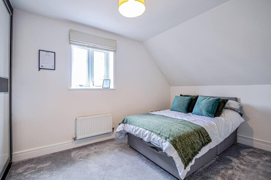 Entire House Sleeps 8 Near The River Thames Maidenhead Bagian luar foto