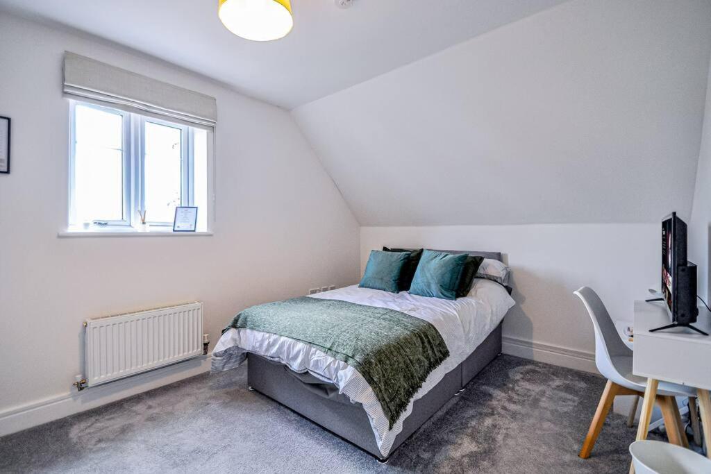 Entire House Sleeps 8 Near The River Thames Maidenhead Bagian luar foto