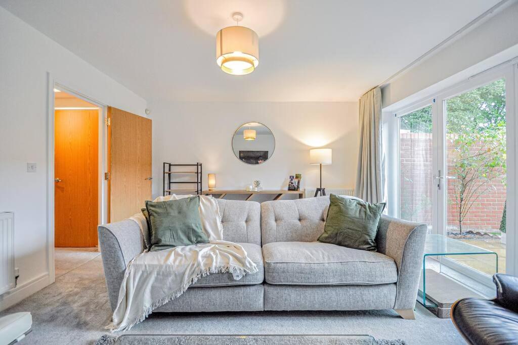 Entire House Sleeps 8 Near The River Thames Maidenhead Bagian luar foto