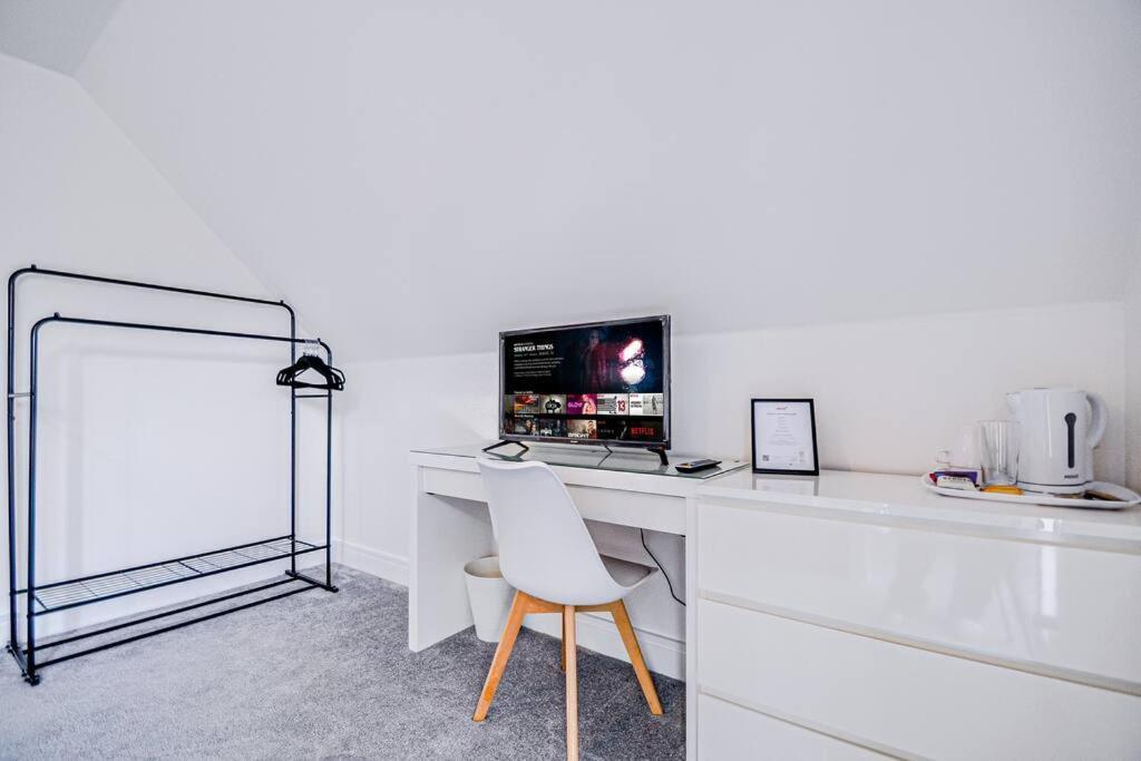 Entire House Sleeps 8 Near The River Thames Maidenhead Bagian luar foto