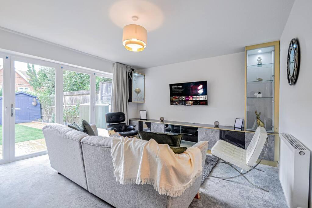 Entire House Sleeps 8 Near The River Thames Maidenhead Bagian luar foto