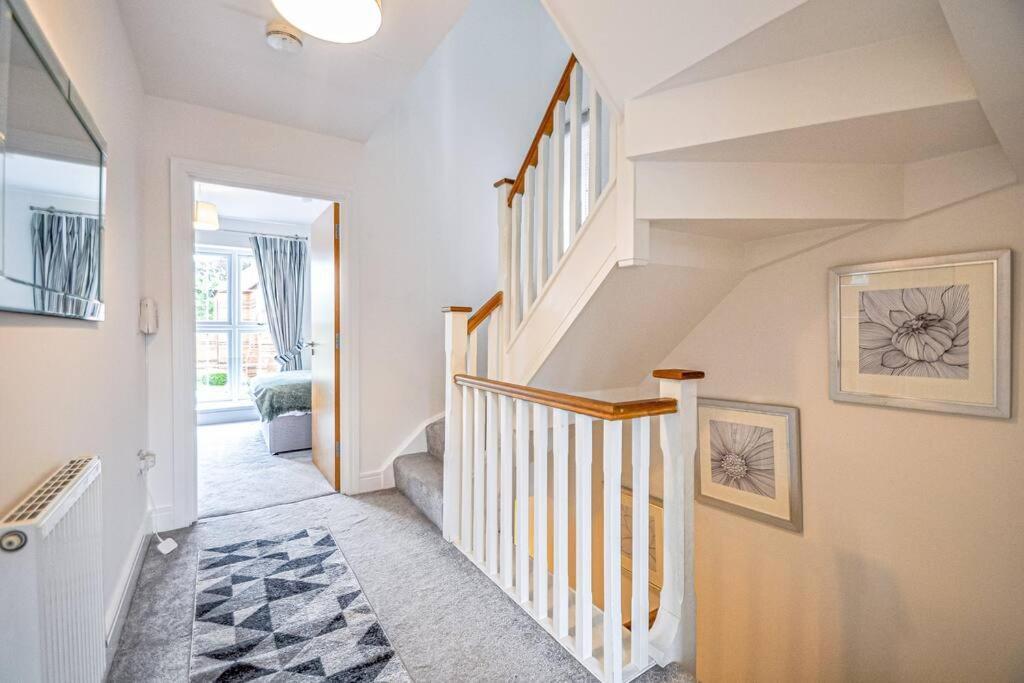 Entire House Sleeps 8 Near The River Thames Maidenhead Bagian luar foto