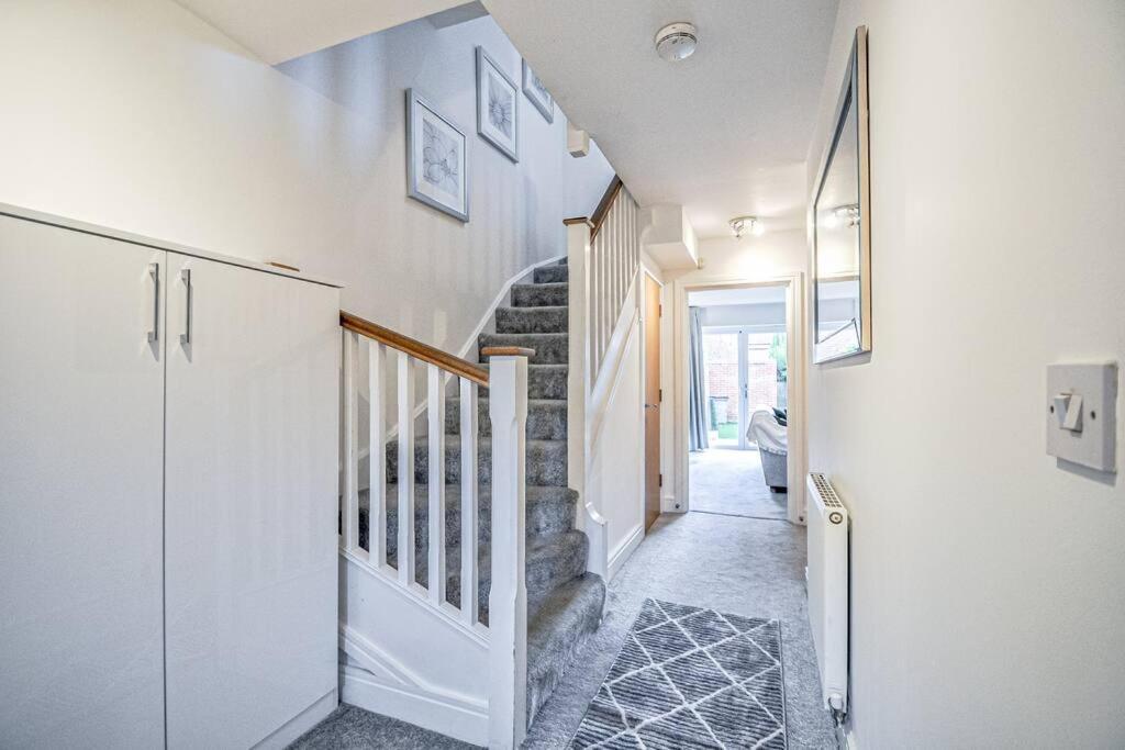 Entire House Sleeps 8 Near The River Thames Maidenhead Bagian luar foto